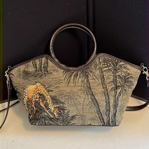Bueno Embroidered Giraffe Purse with Handles and Strap